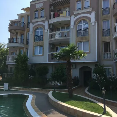 Apartment Vase With Pool *